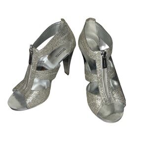 Michael Kors Berkley T-Strap Sandles Size 8